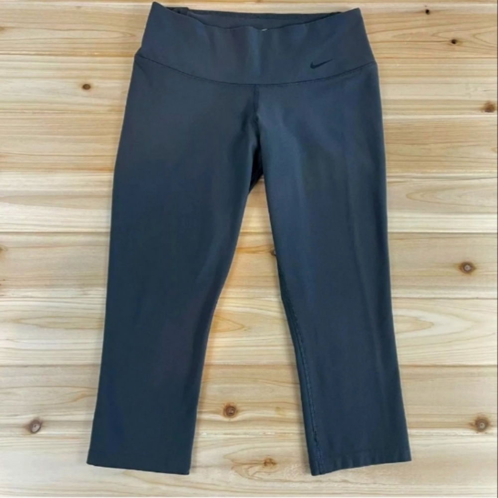 Nike Dri Fit Legend Capri Leggings training Tights Womens XS 440679-010 black